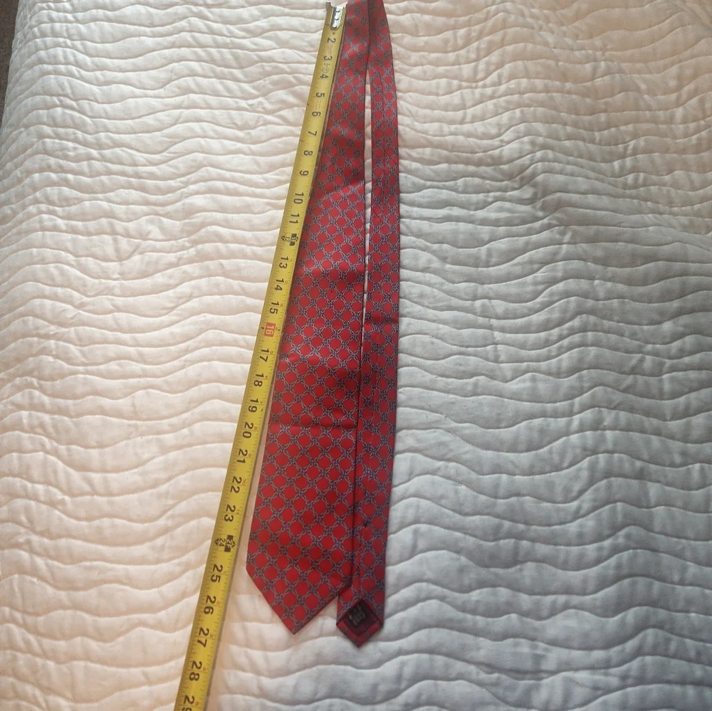 Elegant Red Patterned Tie
